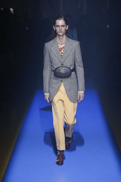 vestiti gucci uomo 2018|I look della sfilata Donna e Uomo Primavera Estate 2018..